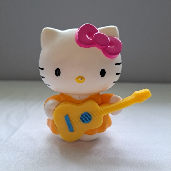 Hello kitty | McDonald's 2013 bobble toy - Picture 1 of 7